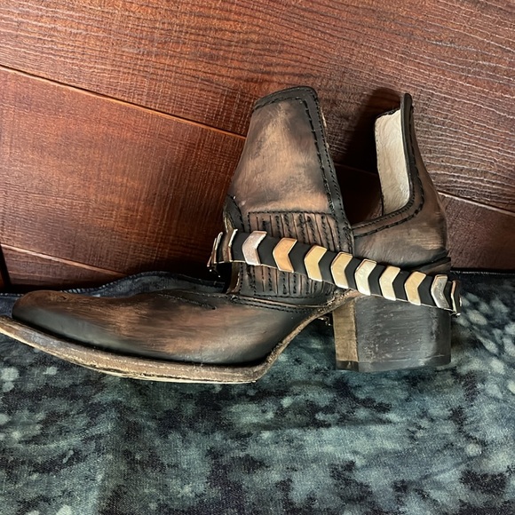 Freebird Blade Distressed Booties - Picture 6 of 15